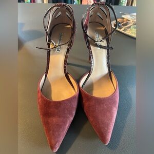 Charles David burgundy suede heels - pristine condition